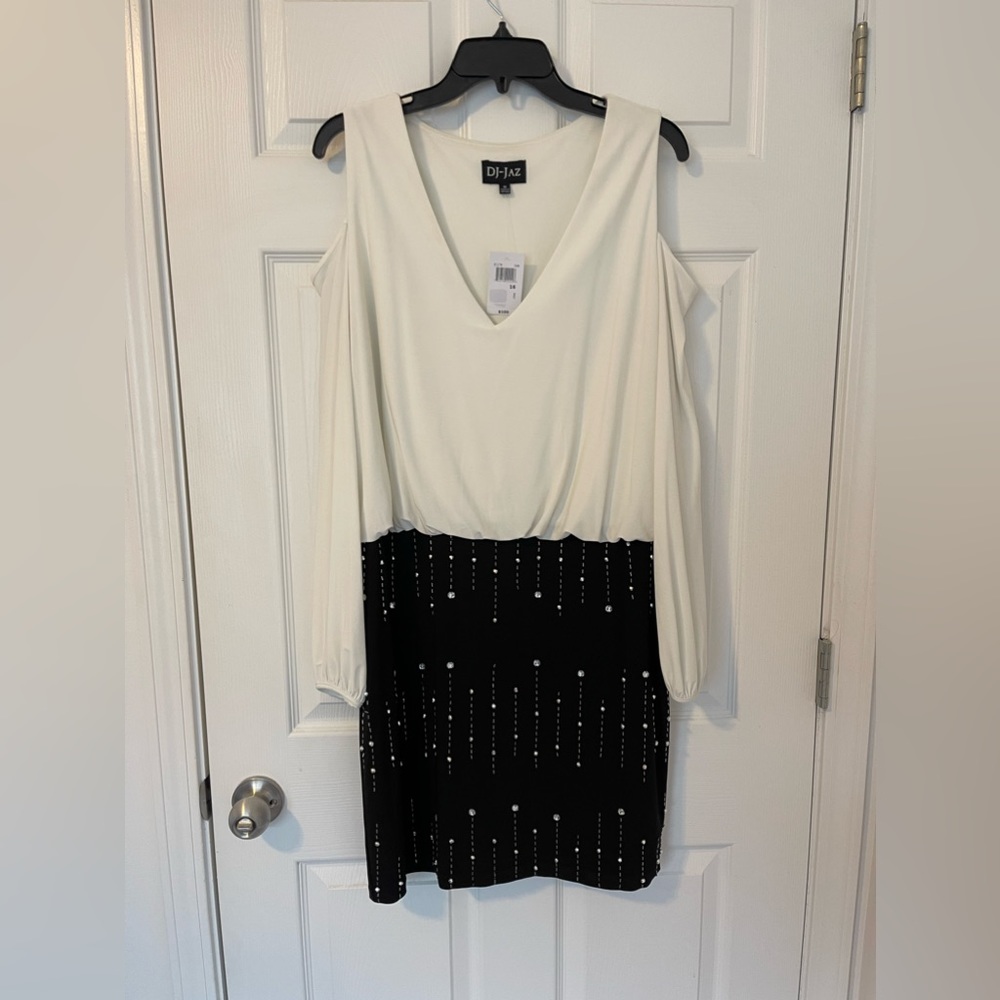 NWT DJ-JAZ Black and White Cold Shoulder Party / Cocktail Dress. Size 16.
